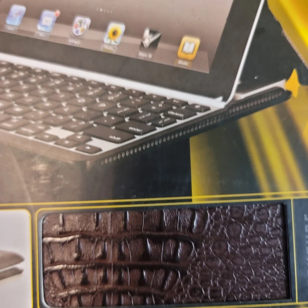Zagg ZAGGfolio Case w/Bluetooth Keyboard for Apple iPad 2 - Alligator Leather